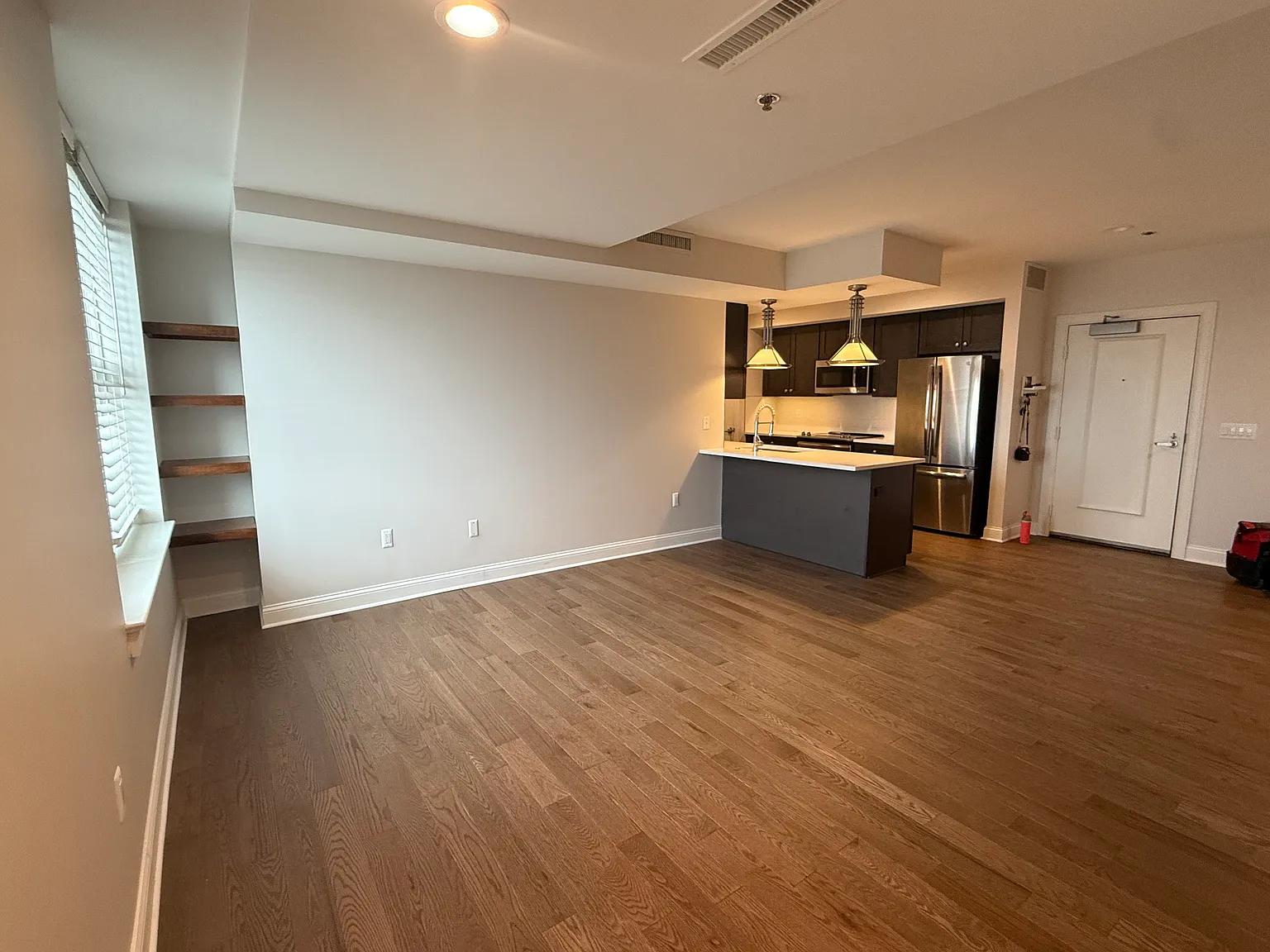 1 bed, 971 sqft, $1,950 — Photo 3