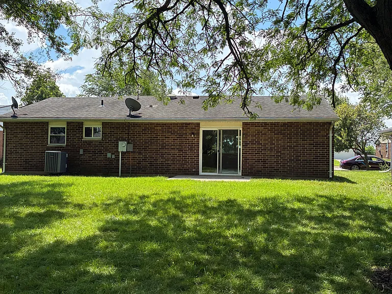 2505 Foxchase Ct W — Photo 9