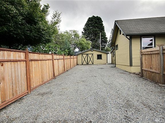 4th image of 3347 S Cushman Ave