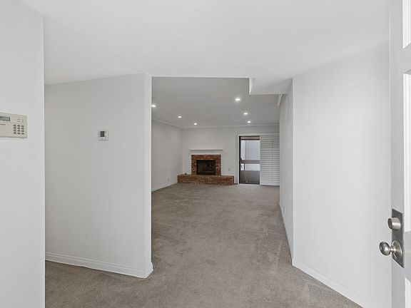 4th image of 11911 Magnolia Blvd APT 37