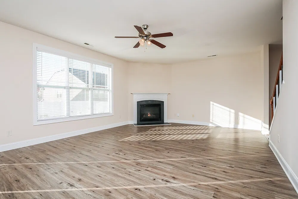 4 bed, 2.5 bath, 2433 sqft, $2,265 — Photo 4