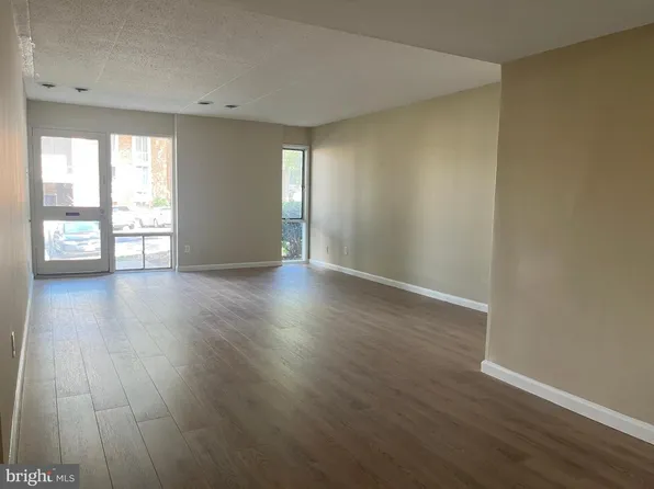 2647 Redcoat Dr #130, Alexandria, VA 22303