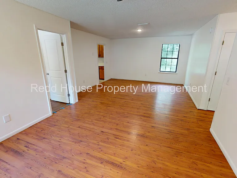 111 Oak Ridge Dr — Photo 5