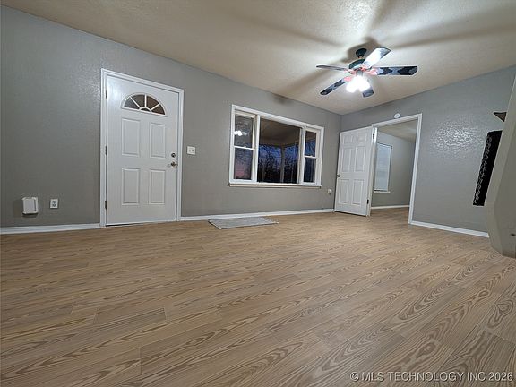 3rd image of 301 S Lincoln Ave