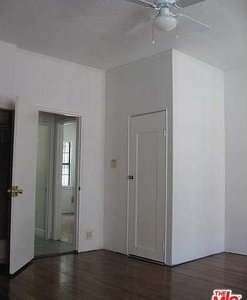 3rd image of 224 Columbia Pl