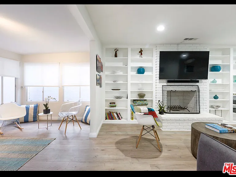 5740 Vantage Ave — Photo 1