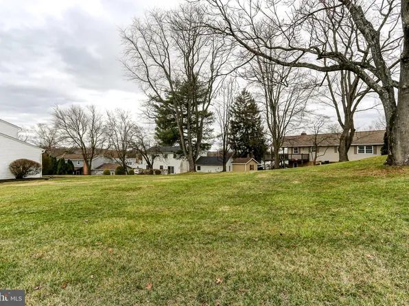 144 Cricket Ln, Camp Hill, PA 17011