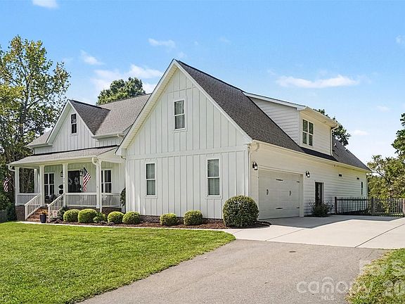 3rd image of 372 Linwood Rd