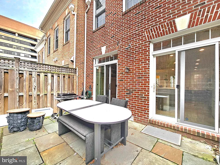 315 Hearthstone Mews — Photo 17