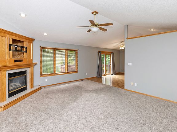 4th image of 313 NE 17th St