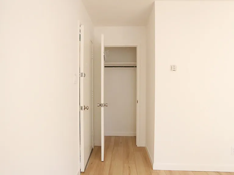 2210 McKinley Ave #7 — Photo 4