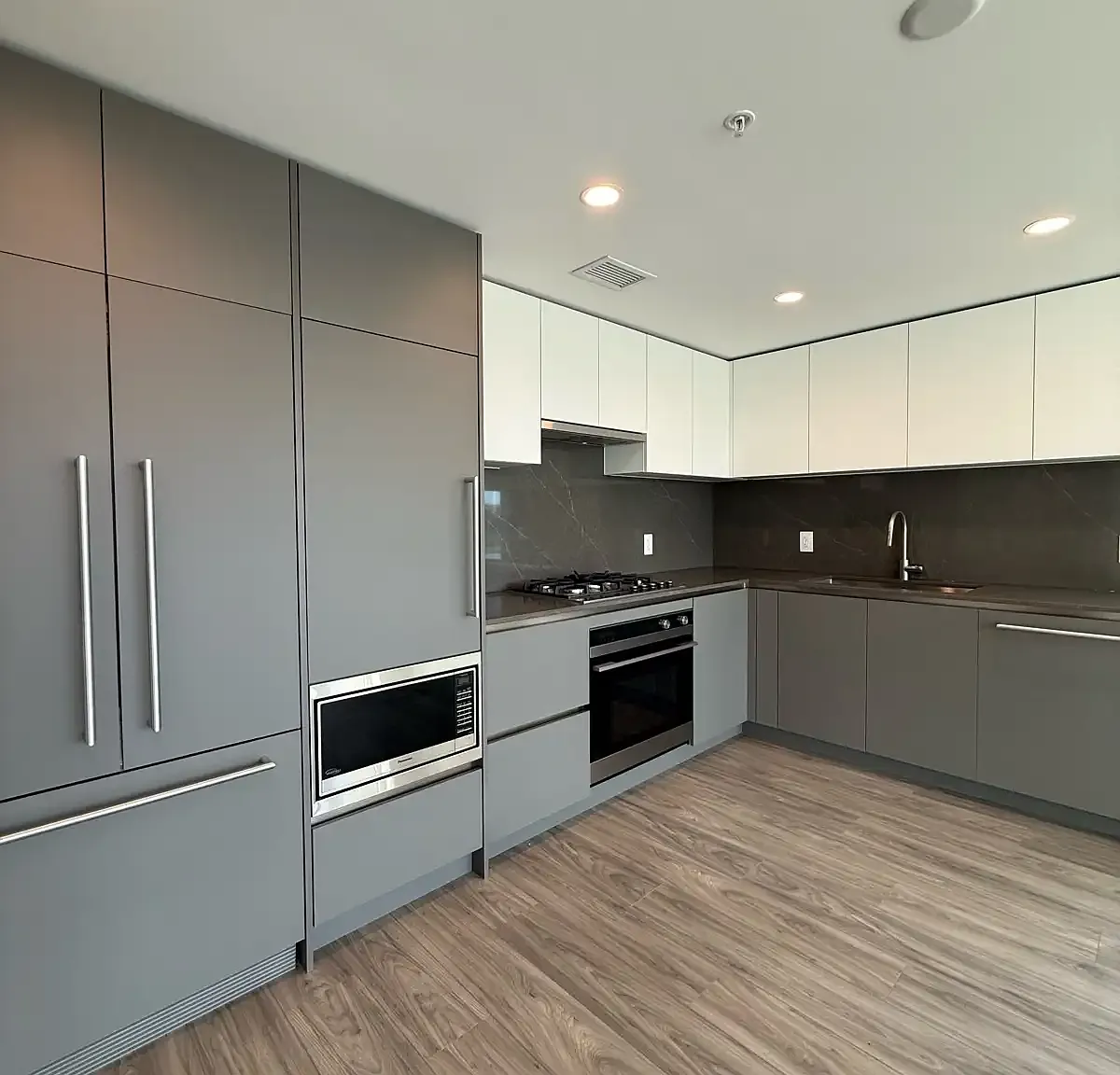 3 bed, 1300 sqft, $3,800 — Photo 2