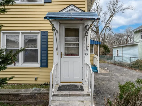 15 Brown Ave, Lakehurst, NJ 08733