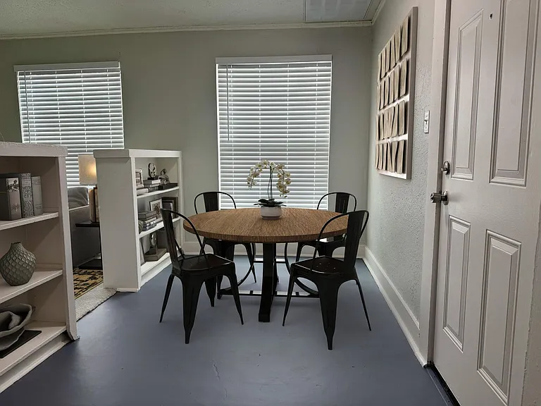 1506 Hurley — Photo 13