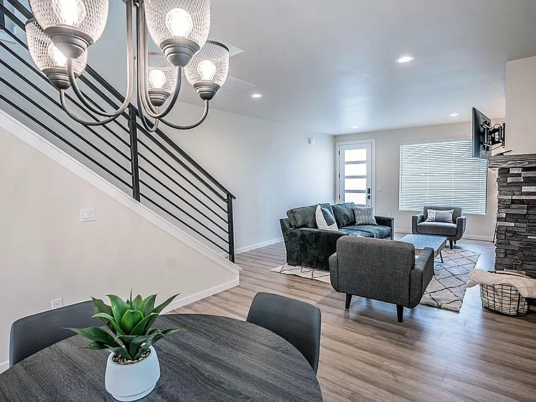 3316 N Rosalia Rd — Photo 10