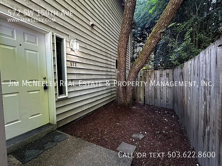 572 SW 150th Ave — Photo 3