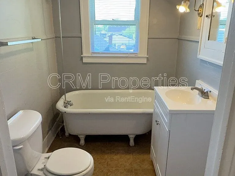 809 N Webster St — Photo 15