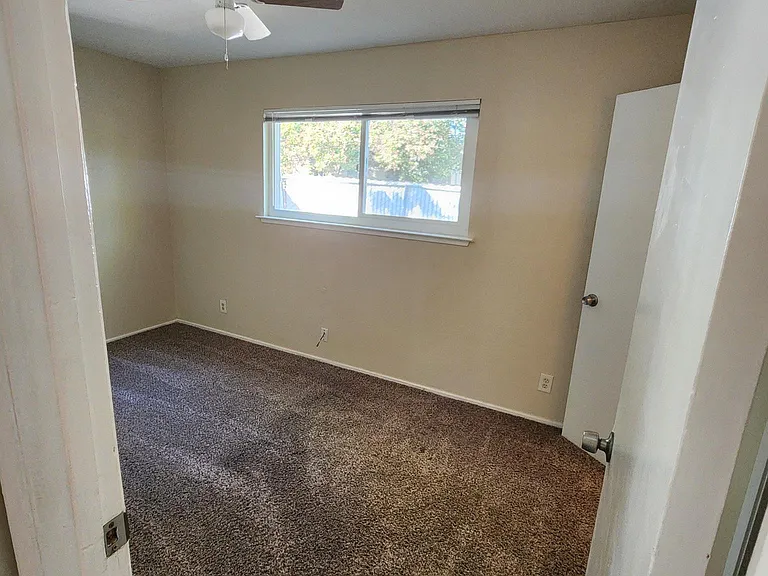 228 W 22nd St #1 — Photo 11