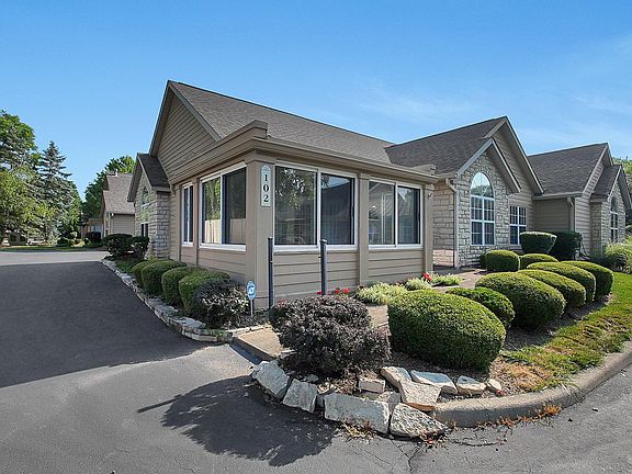 3rd image of 102 Canterbrick Dr