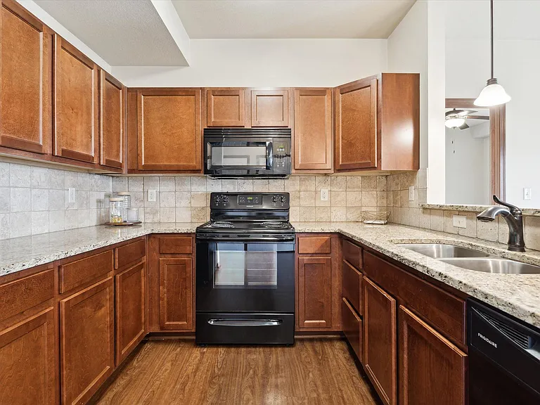 Two Bedroom - 2 Bed / 2 Bath - 987 Sq.Ft.