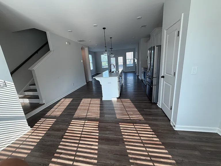 900 Colton Dr — Photo 7