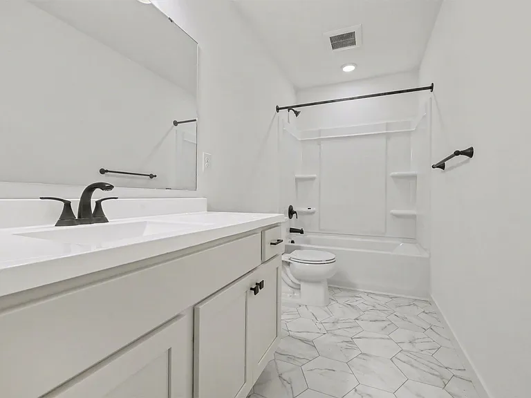 350 N Sherman St — Photo 7