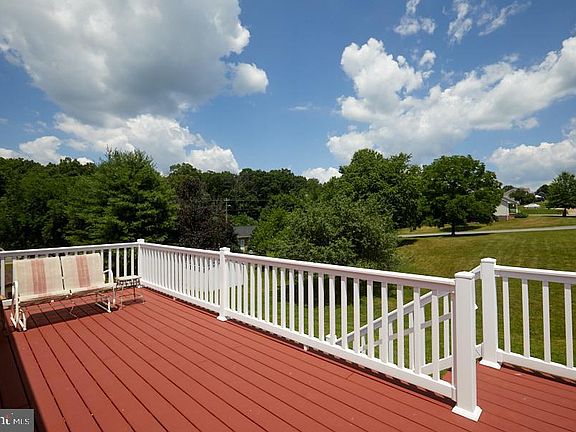4th image of 612 Meadow Ln