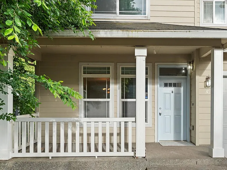 315 S 34th Pl — Photo 3