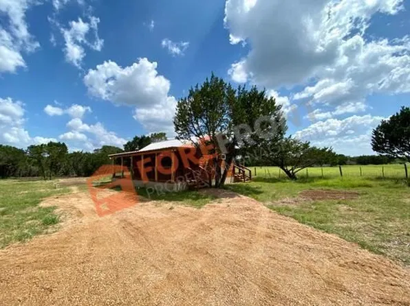 624 Deer Crk E, Pipe Creek, TX 78063