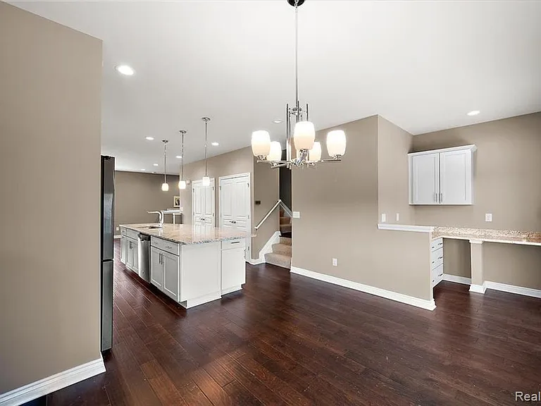 2877 Hartwick Dr — Photo 23