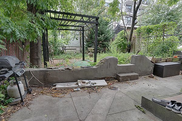 1st image of 220 Troutman St APT 1R