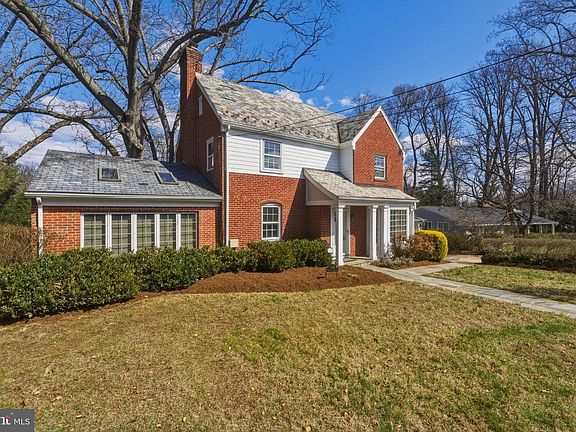 2nd image of 1724 Overlook Dr