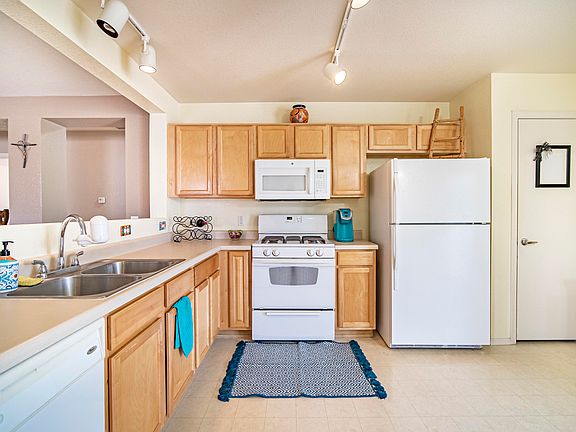 3rd image of 1108 W Camino Hombre Viejo