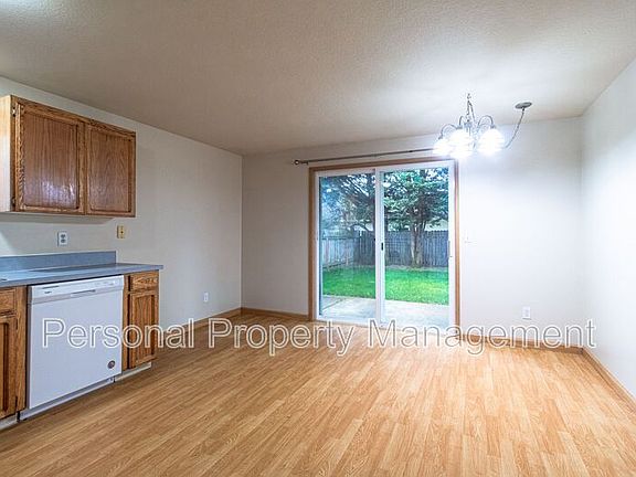 4th image of 15905 NE 76th St