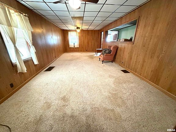 3rd image of 402 W Sylvester Ave