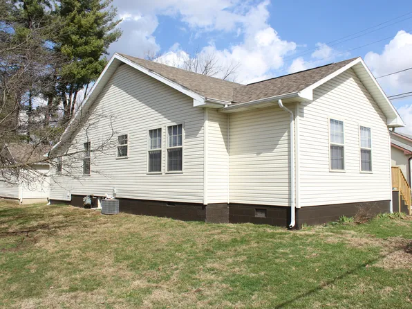 1113 Avenue D St, Greencastle, IN 46135