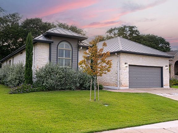 4th image of 111 W Creekview Dr