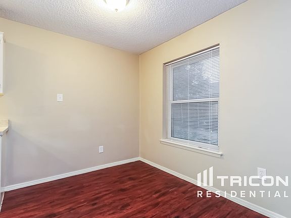4th image of 3802 Wooddale Ct