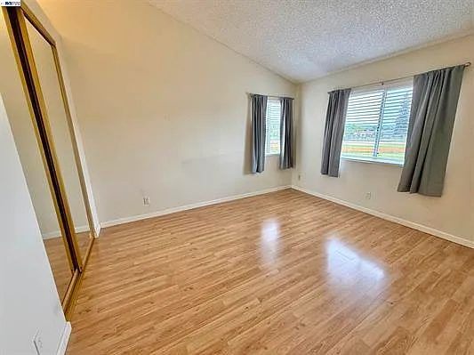 3835 Yorkshire St — Photo 20