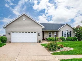 800 Debates St, Washington, IL 61571