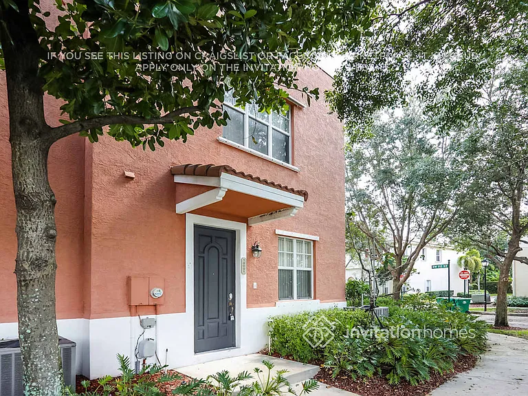10001 SW 22nd St — Photo 2