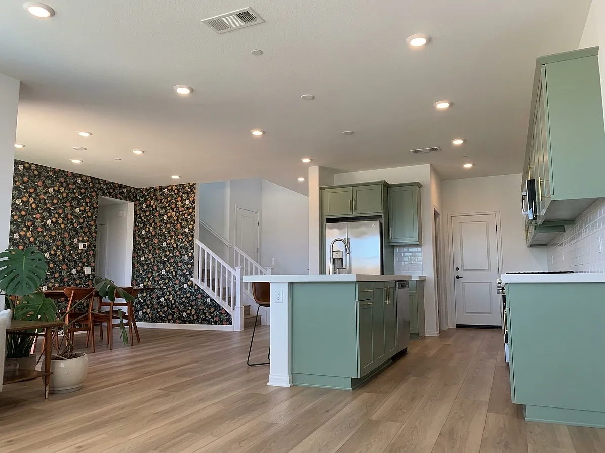 4 bed, 2166 sqft, $4,800 — Photo 4