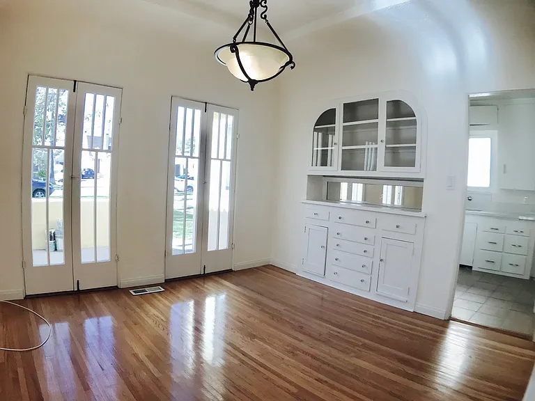 1340 Western Ave — Photo 5