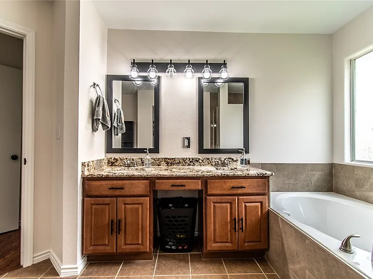 3810 Los Arroyos Dr — Photo 10