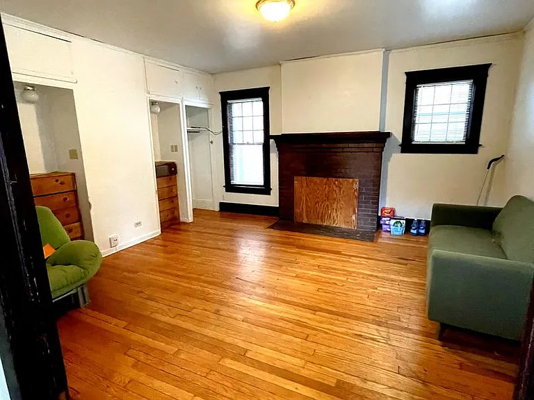 1011 Vaughn St — Photo 5