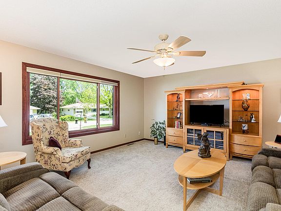 4th image of 1028 Cottonwood Ave