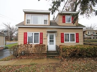 5117 N Leeside St, McHenry, IL 60050