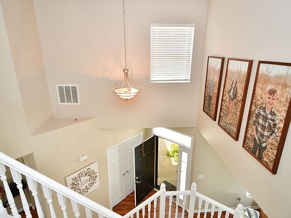 5th image of 8667 N Autumnview Dr