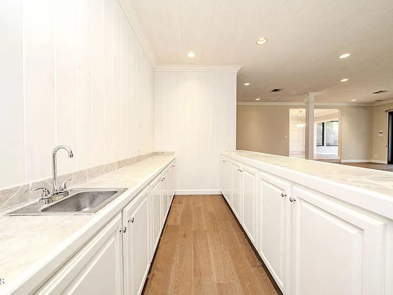 4330 Bel Aire Dr — Photo 17