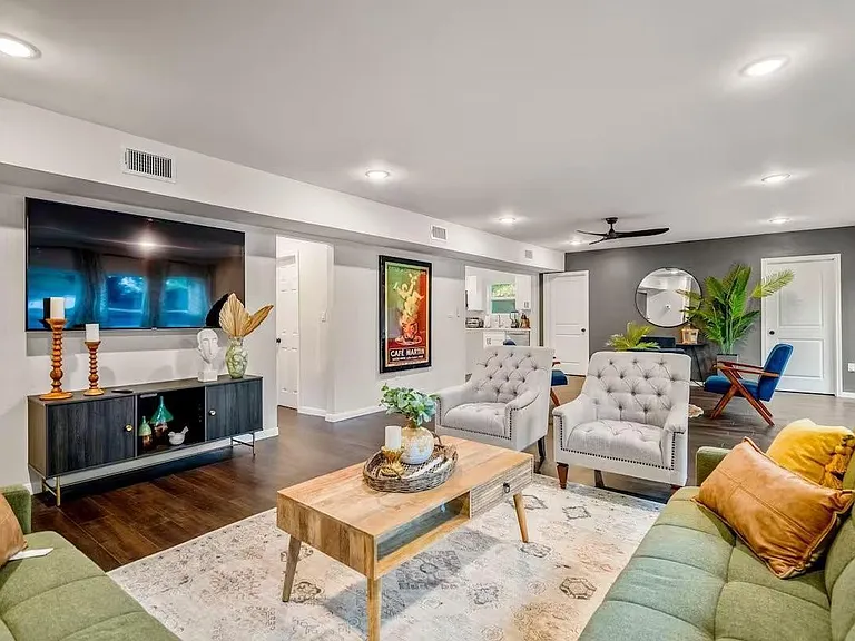 3741 Charleston St — Photo 3